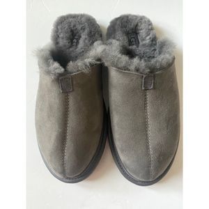 NWOT UGG fur lined slippers Size 8